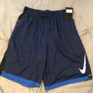 NIKE DRI-FIT / LOOSE FIT ATHLETIC SHORTS